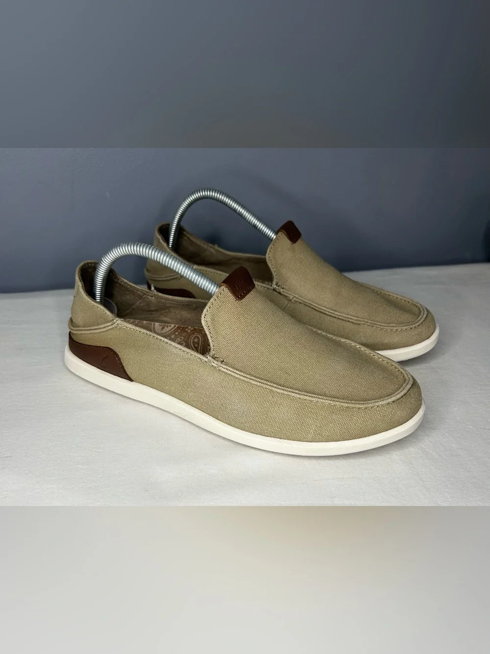 OluKai Manoa Slip-On Shoes Mens 9 Tan Canvas Loafers Casual Comfort Summer Beach